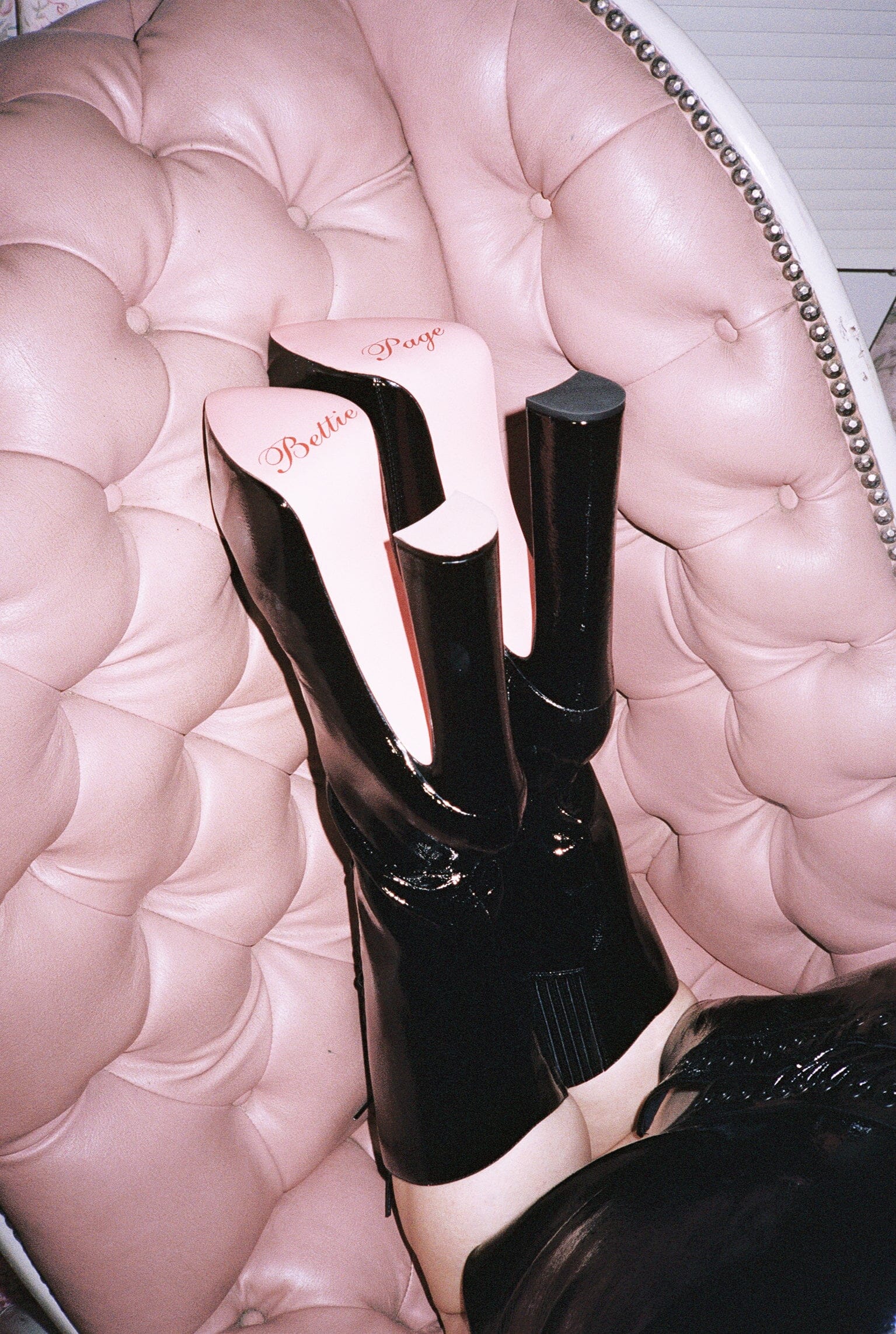 MISS-PAGE - Image 2